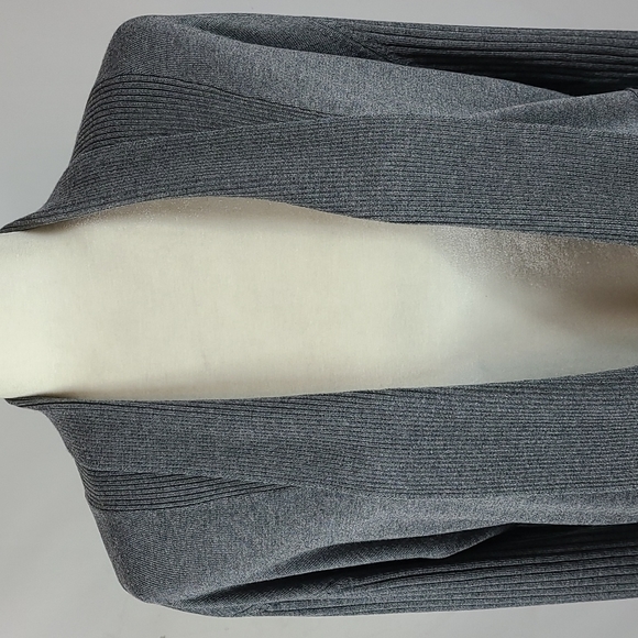 Linda Mathews Ribbed Cardigan - Picture 2 of 13